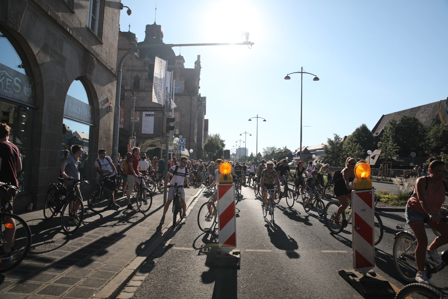 Critical Mass Nürnberg / Polizei Rugt Fahrrad